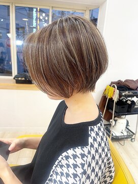 モリオ フロム ロンドン 成増店 【morio成増 セリザワ】ショートボブ ハイライトカラー
