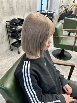 モニカ 栄店(MONIQA) ミルクティーベージュ