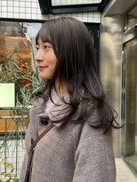 エイゾー(EIZO)&nbsp;動きの出るロングレイヤーカット・暗めオリーブカラー