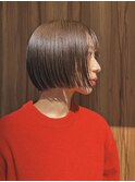小顔に見えるミニボブ×柔らかベージュ