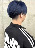 刈り上げセンターパート ブリーチあり ブルーブラック モテ髪