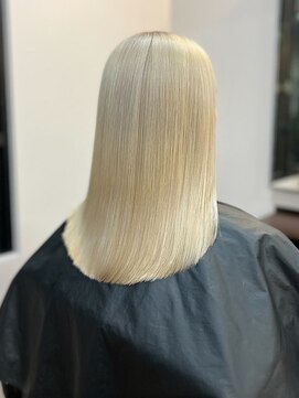 バロックトーキョー(BAROQUE TOKYO) ホワイトブロンドカラー/外国人ハイライト【表参道原宿美容室】