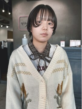 クイン(qin) 黒髪ショートウルフ