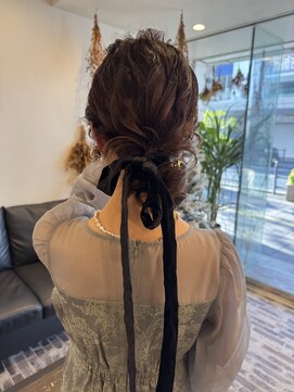 マァロ(malo.) お呼ばれヘア シニオンスタイル