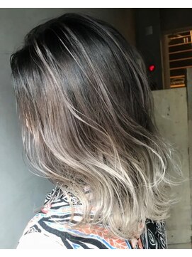 ジーナ(XENA) ハイライトグラデーション