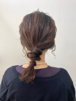 イノセントヘア(innocent.hair)&nbsp;くせ毛風オシャレローポニー