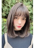 内巻きボブアースカラーアッシュベージュ小顔カットぱつっと前髪