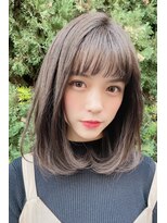 リークフー(Ree cu fuu)&nbsp;内巻きボブアースカラーアッシュベージュ小顔カットぱつっと前髪