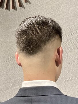 ビーダンディー(Bee dandy) スーツに合う!ビジネスマン スキンフェードカット オールバック