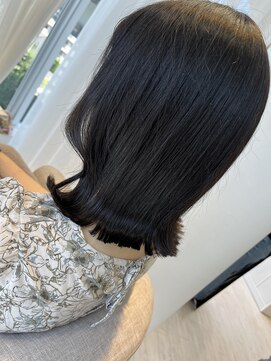 リン(Lin) ぷつっと切りっぱなしボブ