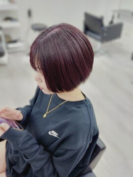 ミステル(MISTEL) ベリーレッド×前下がりボブ