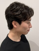 ヒュイル バイ ニアウ(Hwyl by Niau) メンズセンターパートパーマニュアンスパーマスパイラルパーマ