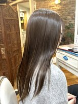 マリーチ サーカス(marichi circus)&nbsp;顔まわりレイヤー　ロング　アッシュベージュ