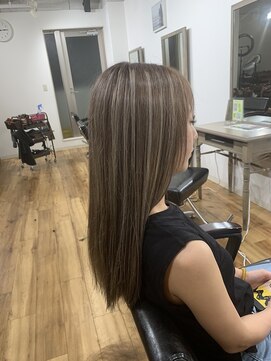 サンマルサン(303) 【303 HAIR AND TREATMENT】グレージュ×コントラストハイライト