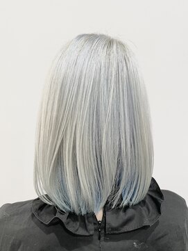 モヅ美容室 チェルム 四日市店(MOZ美容室 cheRm) ホワイト＆ブルー