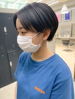 テトヘアー(teto hair)&nbsp;ハンサムショート、センターパート、オリーブベージュ