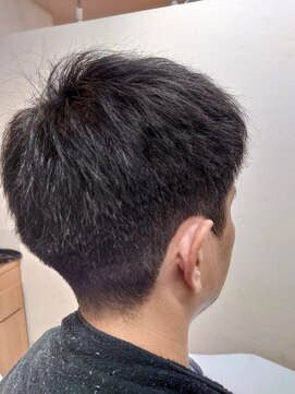 ヘアーカットデザインサロン スマッシュ 田町店(Hair cut design salon Smash) 白髪染め フェードショートスタイル 黒髪ソフモヒ ビジネス 学生