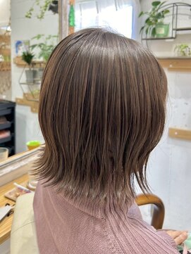 コンフィープラス(comfy plus) 30代40代大人可愛い小顔ショートカット外ハネボブハイライト