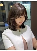 ミディアム　ボブレイヤー　ベージュカラー
