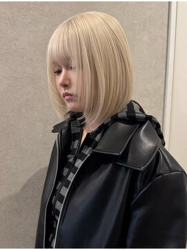 シア(XIA) blonde color