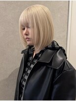 シア(XIA) blonde color