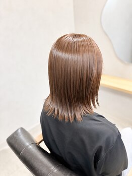 ベック(BECK)の写真/白髪をカバーしながら、明るい色味も楽しめるグレイカラー♪髪の状態に合わせてカラー剤を選定いたします。
