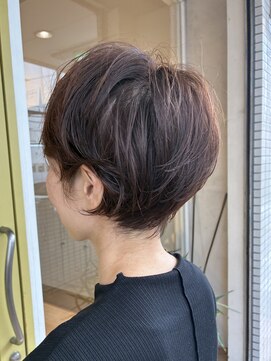マシェリ(ma cherie) クセをいかしたフェミニンショートボブ