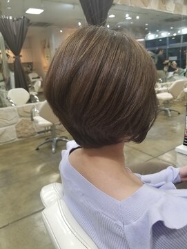 プロショップティーハウス 多摩店(PROSHOP T HOUSE) やや高めの前下がりボブ
