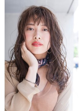 エイミー(Aimee) Aimee ウェービーロング×透け感ダークアッシュ