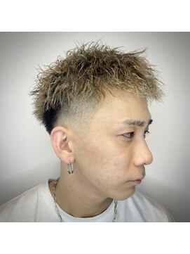 デュード(Dude) スキンフェードカット/ツイスト/ツートンカラー/プラチナカラー