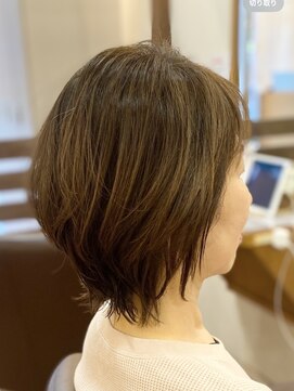 フリージア(freesia) 30代40代50代/ふんわりスタイル/艶髪ヘア/大人可愛い