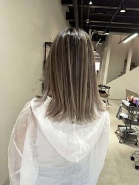 ミチ ノア(mich-nor-) 赤味が苦手な人向けベージュ系バレイヤージュ◎20代30代40代