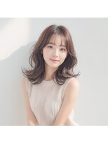 アンフィシュピトロワ(AnFye spi tlow)&nbsp;ミディアムレイヤーの前髪アレンジ｜小顔効果抜群のスタイル♪