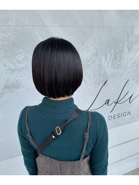 ラキ(Laki) 軽めショートボブ