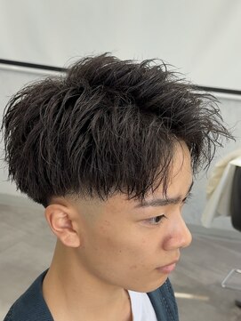 ウノ(U.No.) アップバング/スキンフェード