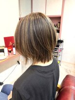 フラワー ナガハマ(Flower Nagahama)&nbsp;白髪ぼかしハイライト×軽めレイヤーボブ