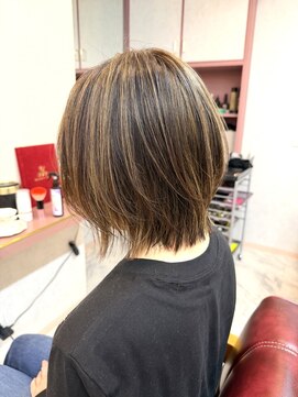 フラワー ナガハマ(Flower Nagahama) 白髪ぼかしハイライト×軽めレイヤーボブ