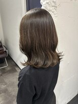 アルコイリスバイドールヘアー(ARCOIRIS by Dollhair) ミディアムレイヤーウェーブ巻きアッシュオリーブグレージュ