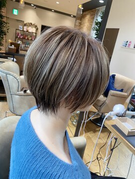 アヴァロン(AVALON) 立体ハイライト×丸み×クビレショートボブ