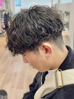 ウェイビーエフティフィフス 横浜西口(WAVEY ft.fifth) 波巻きパーマメンズマッシュツイストスパイラルパーマ横浜西口