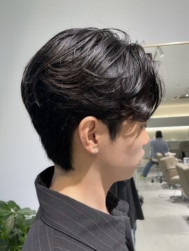 ノラ ウメダ(NORA UMEDA) フェザーカルマパーマ×ショートマッシュ