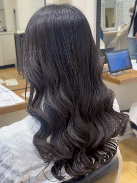 アメリ バイ アピッシュ(Amelie by apish) ロングも可愛い!韓国風パーマ