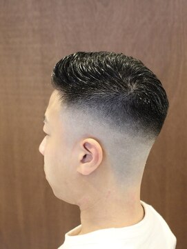 アザーハーフ(Other Half) スーツ×スキンフェード　大人のスキンフェードスタイル！