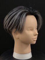 ベーア(Bar) ホワイトシルバーバレイヤージュ毛流れセンターパート