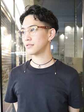 リリズカットクラブ(LILI'S CUT CLUB) バーバースタイルテーパーフェードカットツーブロックビジネス