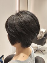 アンベリールフルー(EMBELLIR fleur)&nbsp;大人の美バランスのひし形ショートカットスタイル