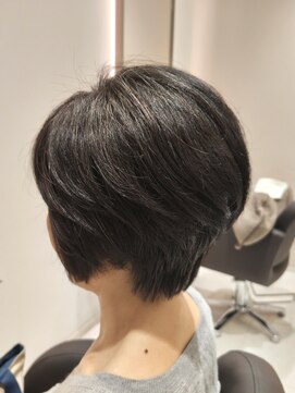 アンベリールフルー(EMBELLIR fleur) 大人の美バランスのひし形ショートカットスタイル