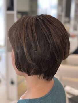 ミーティア バイ クアトロ(Meteor By QUATRO) ミセスショート