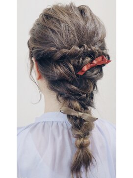 エルフゥ(Elle fou) ふんわりふわふわ三つ編みアレンジ♪