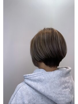 タヤ シァル鶴見店(TAYA) 前下がりショートスタイル